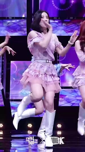 Apink Chorong’s beautiful legs