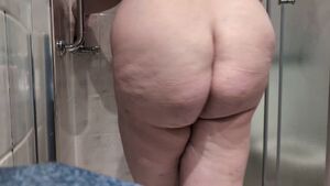 Girls Peeing/Pissing💦 BBW Chubby Golden Shower