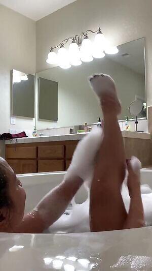 Scrubby dub dub 😂😘🐻😘😂