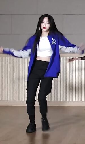 Cherry Bullet - Jiwon