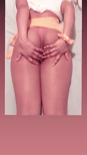 Cutie wants it bad! 🤤