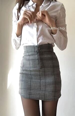 Pantyhose looks better without panties 😜