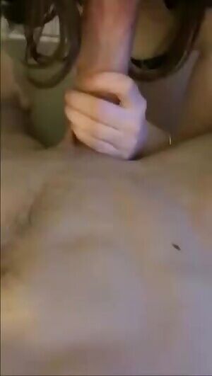 She can hardly get the tip in her mouth