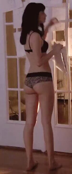 Anyone care to bust all over Krysten Ritter's fat pale butt?