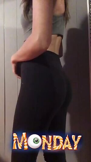 Just a lil t for you on this boring Monday night 😜🙈