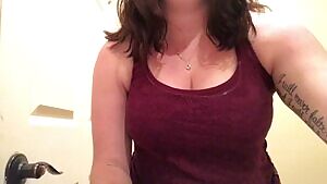 Sometimes I sneak into the bathroom and make videos for y’all..💕