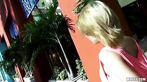 Dakota.Skye cumwalk 2