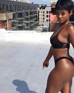 Flexin Her Melanin!