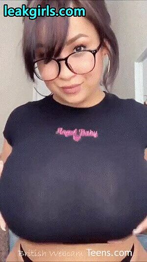 Latina dropping her amazing set