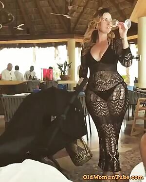 Curvy Mom