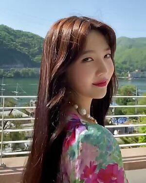 Red Velvet Joy’s yummy cleavage!