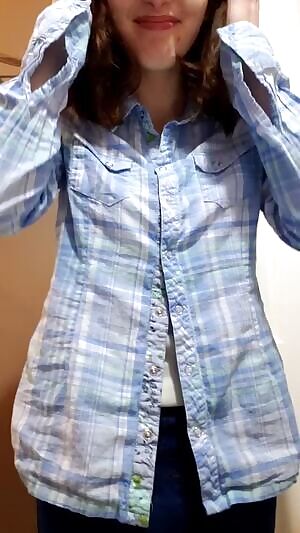 I hope that this small perky tit reveal is enough to turn you on 😘