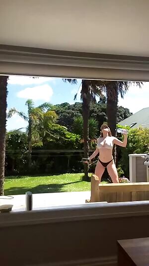 Shakin' what her momma gave her