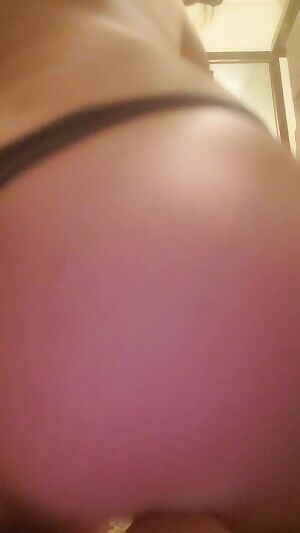 or whoever asked to see me shake my ass hope i dont disappoint 🍑😋