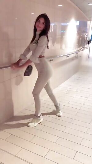 Emily Ratajkowski is so cute