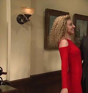 Heidi Gardner plot on SNL