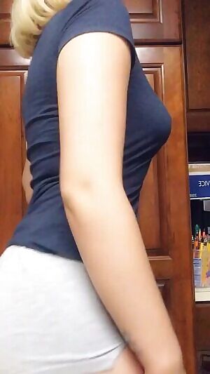 I’m off work or the weekend, so why not celebrate with my first titty drop ☺️