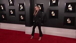 You ruined Miley’s dress with cum and she had to borrow your suit jacket to walk the red carpet.