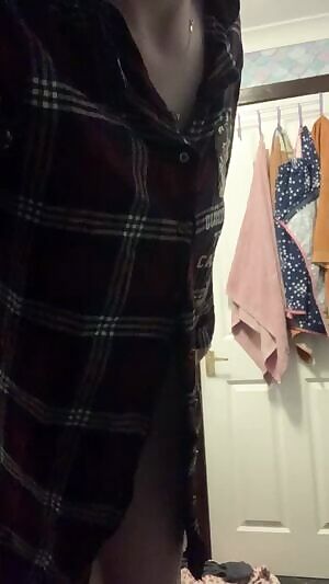 Enjoy my attempt at trying to be sexy as I strip 😂