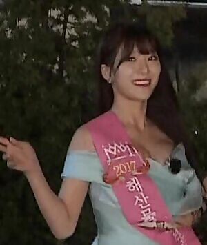 Cosmic Girls Dawon Bouncing—