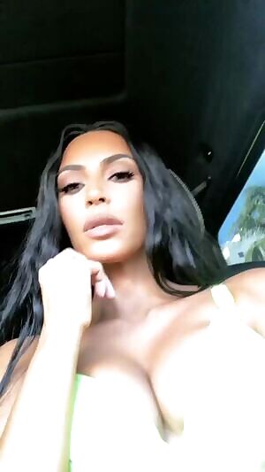 Look at those tittys