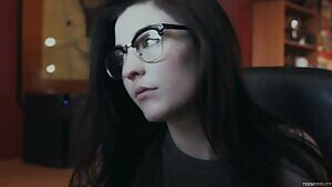 Jenna Reid getting fucked with her glasses on then creampied (x-r/porninaminute/