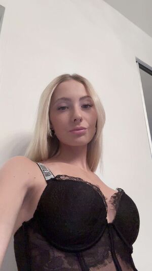 Clothed Twerking Ass Big Tits OnlyFans