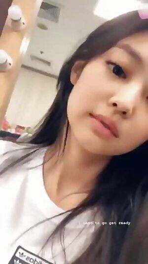 Jennie cute tongue