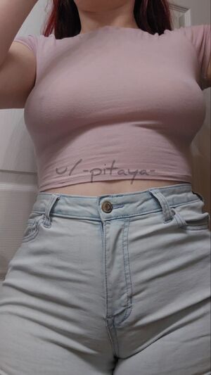 Braless Jiggling Pokies