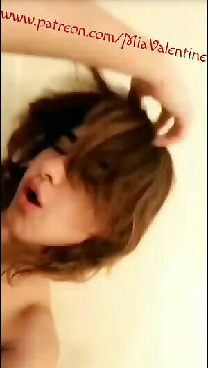 Would you like to join Mia for bath time? She loves to share how she keeps clean on her Snapchat 😉 Join through Watchmyfeed, or even Patreon where you can also get access to thousands of her photos. Links are in the Welcome post!