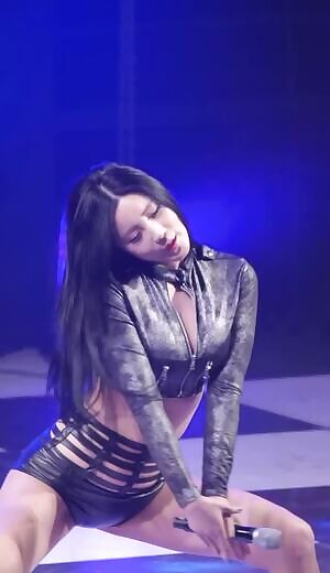 Laysha Goeun Imagine if that Mic was Your Cock