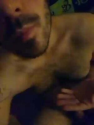 Who is up to play on this cold morning ? J'ai très envie d'un delicieux orgasme.. ;)