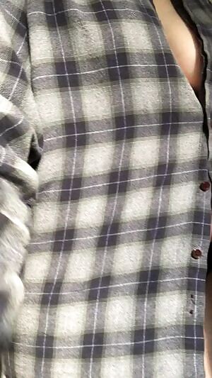 Here are a couple different ways to wear a flannel ❤️ which ones your favorite?