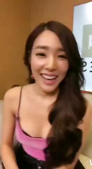 Tiffany Young - sexi boobs