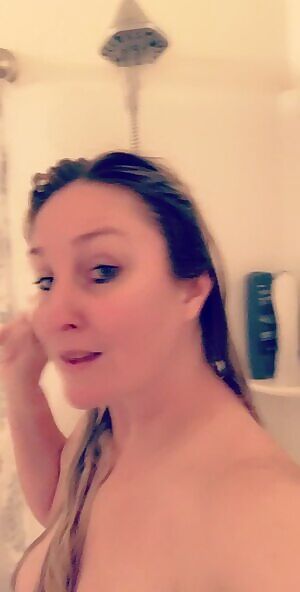 Hiding the shower having my own fucking party 🎉 Hope you don’t mind upside down booty😜