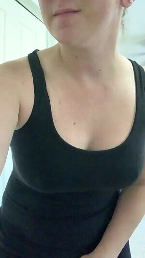 Watch me take it off and play with my fabulous nips❣️ XOXO Emily 💋