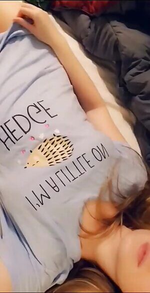 Looking for a generous daddy to spoil me with an allowance & gifts while I'm in college, in exchange for GFE ♡