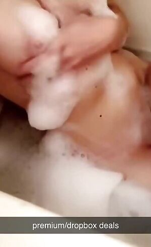 Add my kik 2cellphoneshawtyxx and come play❣️