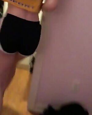 Friend Posted A Twerking Video On Twitter, And I Cant Stop Cumming