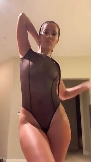 Slim thick & she got it 🤤🍰