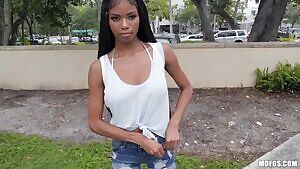 Nia Nacci Publicly Showing Her Boobs r/BoobsBar