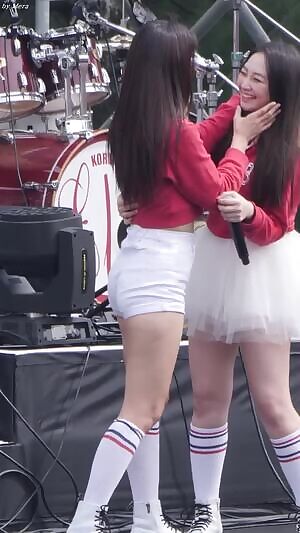 Momoland - Yeonwoo & Taeha