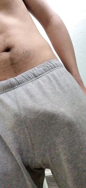 Who’s a fan of sweat pant bulges