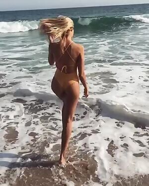 Natalie Jayne Roser at the beach