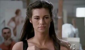 Manuela Arcuri - L'onore e il rispetto