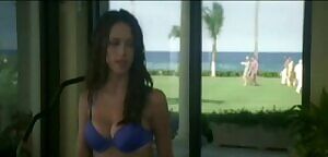 Jennifer Love Hewitt's tits jiggle