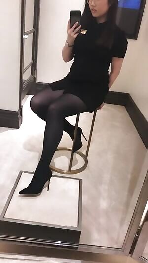 ive minute breaks and fitting room shenanigans are two f-s that go hand in hand tgt 😝