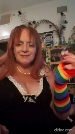 Blowing Clouds Amateur BBW Big Tits