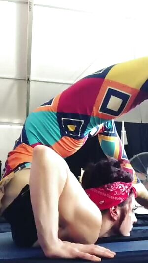 Contortion Pushups by Dwoira Galilea