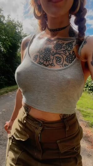 Braless Big Nipples Nipple Pokies